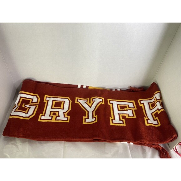 Harry Potter Gryffindor Logo Knit Cuff Pom Beanie Hat Cap and Scarf Set 2 Piece - Picture 5 of 7